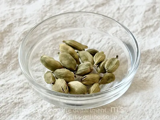 カルダモンパウダーをひと振り